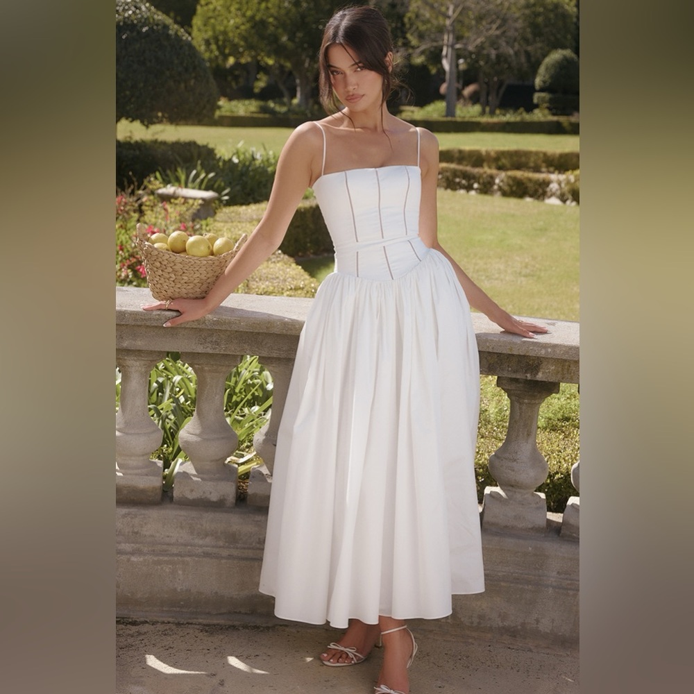 Elegant White Strapless Dress